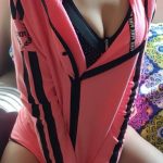 Hot girl in sportfit undressing pics
