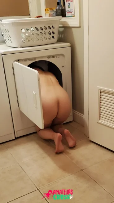 hot naked spouse stuck in her washingmachine ass up for grabbing porn
