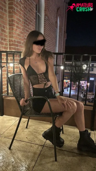 hot Latina runner sexy clubbing outfit pic