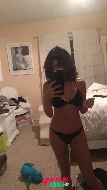 hot amateur Iranian big titted babe selfie